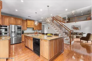 6 Huggins Ln, Manalapan Township, NJ 07726 - Photo 9