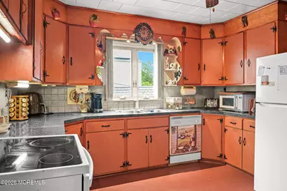 611 Pacific Avenue, Perth Amboy, NJ 08862 - Photo 11