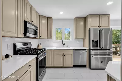 [Address not provided], Manalapan Township, NJ 07726 - Photo 25