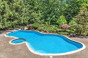 427 Fawns Run, Morganville, NJ 07751 - Photo 9