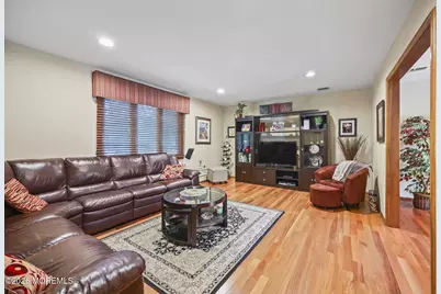 42 Saupe Drive, Manalapan Township, NJ 07726 - Photo 11