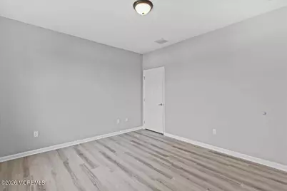 136 Mill Pond Way, Eatontown, NJ 07724 - Photo 23