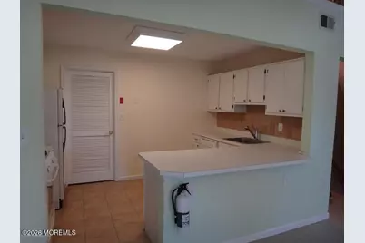 120 Des Moines Court, Tinton Falls, NJ 07712 - Photo 3