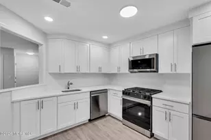 386 Hampton Pl, Morganville, NJ 07751 - Photo 9