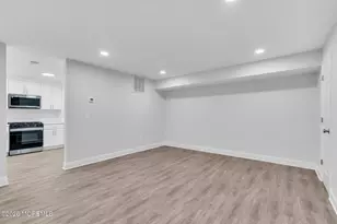 386 Hampton Pl, Morganville, NJ 07751 - Photo 7