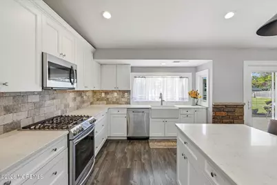 22 Ethan Allen Road, Freehold, NJ 07728 - Photo 9