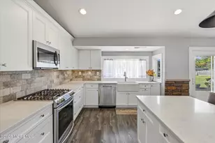 22 Ethan Allen Rd, Freehold, NJ 07728 - Photo 9
