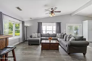 22 Ethan Allen Rd, Freehold, NJ 07728 - Photo 5