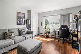 37 Laurel Pl, Eatontown, NJ 07724 - Photo 9