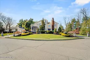 5 Cherry Point Ct, Morganville, NJ 07751 - Photo 3
