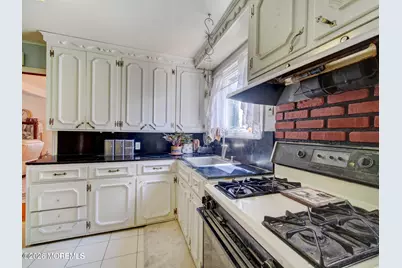 224 Chatham Avenue, Oakhurst, NJ 07755 - Photo 15