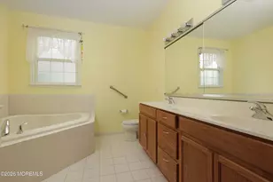 9 Kensington Ct, Holmdel, NJ 07733 - Photo 15