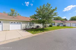 910A Liverpool Cir, Manchester Township, NJ 08759 - Photo 5