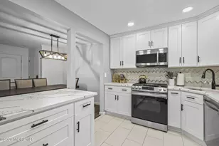 701 Zlotkin Cir, Freehold, NJ 07728 - Photo 3