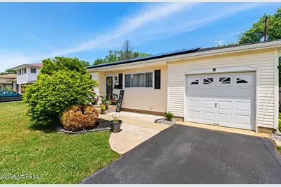 114 Wynnewood Court, Freehold, NJ 07728 - Photo 3