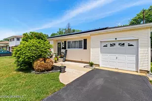 114 Wynnewood Ct, Freehold, NJ 07728 - Photo 3