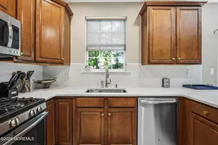 239 Chickadee Ct, Freehold, NJ 07728 - Photo 11