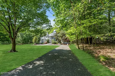 118 Mountainside View, Morganville, NJ 07751 - Photo 5