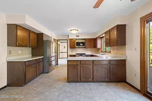 31 Vaughn Dr, Middletown, NJ 07748 - Photo 17