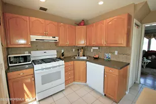 131 Laurel Ave, Hazlet Township, NJ 07734 - Photo 7