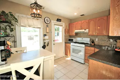 131 Laurel Avenue, Hazlet Township, NJ 07734 - Photo 9