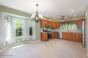 3 Baskenridge Dr, Middletown, NJ 07748 - Photo 7