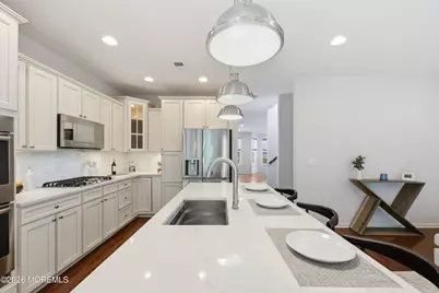 330 Princeton Court, Shrewsbury, NJ 07702 - Photo 5