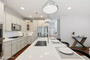 330 Princeton Court, Shrewsbury, NJ 07702 - Photo 5