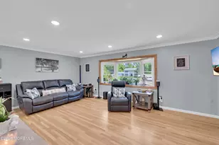 17 Eliot Rd, Manalapan Township, NJ 07726 - Photo 9