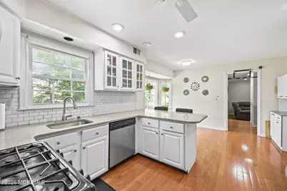 78 Henderson Road, Kendall Park, NJ 08824 - Photo 11