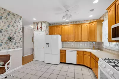29 Greenways Lane, Lakewood, NJ 08701 - Photo 13