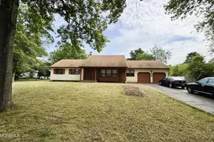 26 Sherwood Dr, Freehold, NJ 07728 - Photo 1