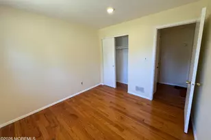 26 Sherwood Dr, Freehold, NJ 07728 - Photo 9