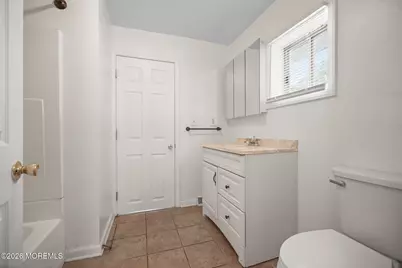 804 Nutswamp Road #Front, Red Bank, NJ 07701 - Photo 21