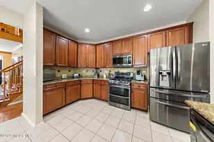 87 E Parsonage Way, Manalapan Township, NJ 07726 - Photo 9