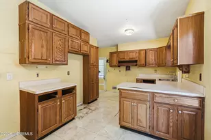 190 Parkview Terrace N, Middletown, NJ 07738 - Photo 7