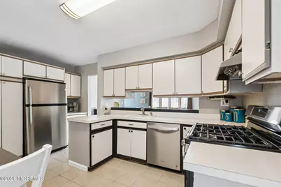 90 Manalapan Avenue, Freehold, NJ 07728 - Photo 5