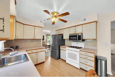 28 Nicole Court, Lakewood, NJ 08701 - Photo 15