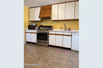 8 Lake Avenue, Hazlet Township, NJ 07730 - Photo 3