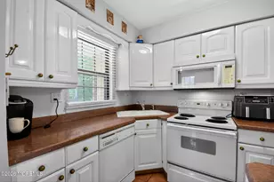 1311 Wellington Pl, Aberdeen Township, NJ 07747 - Photo 7