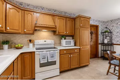58 Brookview Lane, Aberdeen Township, NJ 07747 - Photo 9