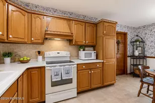 58 Brookview Ln, Aberdeen Township, NJ 07747 - Photo 9