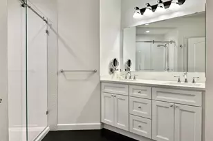 2201 Ambassador Ct, Franklin Township, NJ 08873 - Photo 13