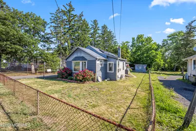 213 Manapaqua Avenue, Lakehurst, NJ 08733 - Photo 3