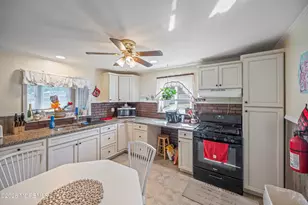 213 Manapaqua Ave, Lakehurst, NJ 08733 - Photo 9