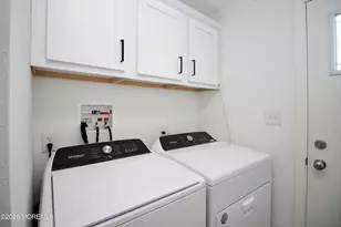 100 Woody Rd, Freehold, NJ 07728 - Photo 35
