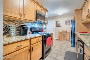 192 Longwood Dr, Manalapan Township, NJ 07726 - Photo 5