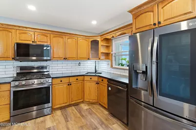 16 E Pleasant Avenue, Sewaren, NJ 07077 - Photo 17