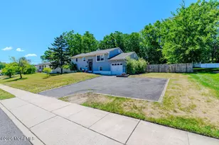 17 Hampton Rd, Howell Township, NJ 07731 - Photo 3
