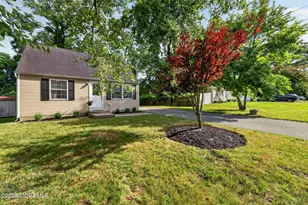 516 Middle Ln, Howell Township, NJ 07731 - Photo 3